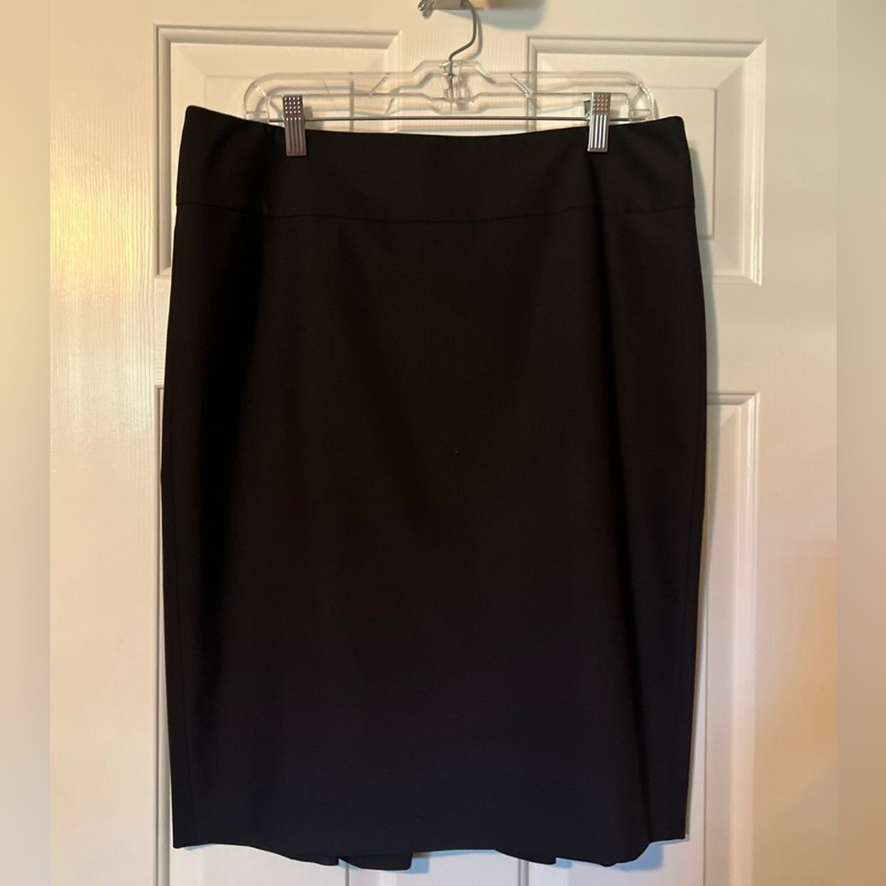 New Without Tags - Ann Taylor Skirt - Size 14
